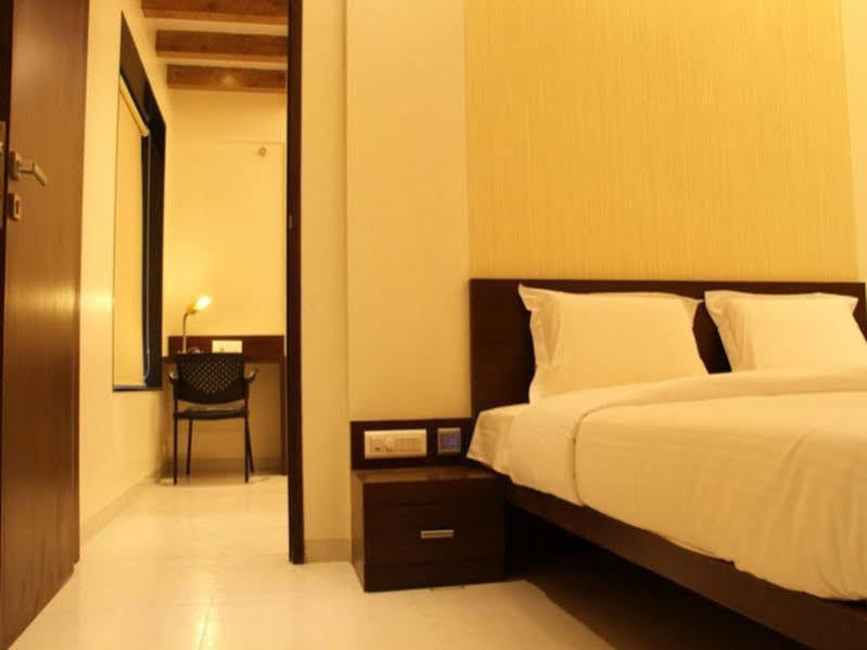 Eco Inn Poona Buitenkant foto